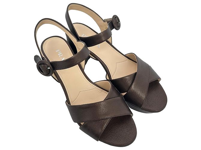 Prada Block Heels mit Überkreuz-Design aus braunem Leder - Ansicht 4