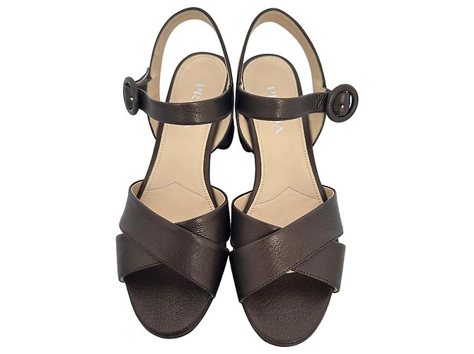 Prada Block Heels mit Überkreuz-Design aus braunem Leder - Ansicht 6