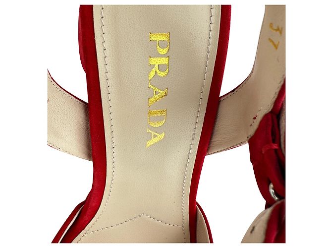 Prada Block Heels mit Überkreuz-Design aus rotem Wildleder - Ansicht 10