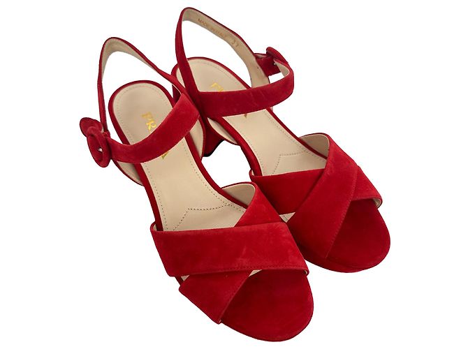 Prada Block Heels mit Überkreuz-Design aus rotem Wildleder - Ansicht 5