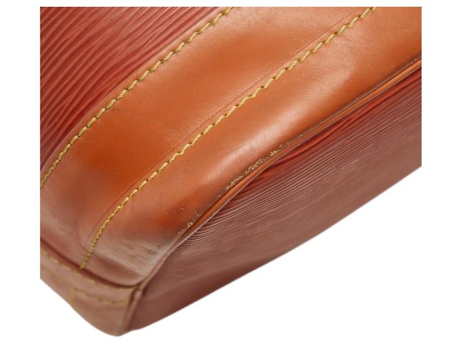 Borsa Louis Vuitton Epi Noe a tracolla Marrone D'oro - vista 7