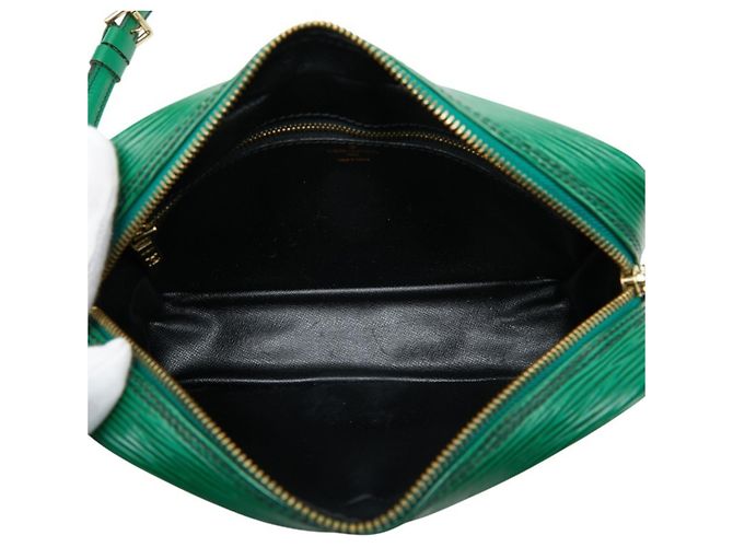Borsa a tracolla Louis Vuitton Epi Trocadero Verde - vista 6