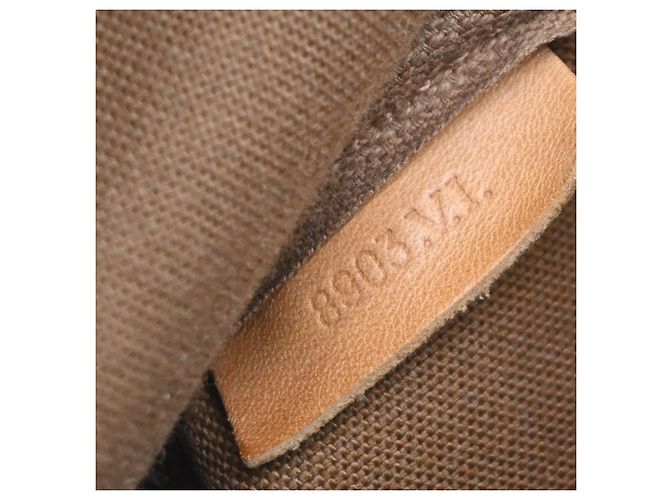 Louis Vuitton Saumur Monogram Canvas 35 Marron - vue 7