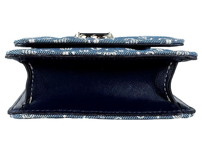Borsa a tracolla Jimmy Choo Micro Avenue Quad in Denim Blue - vista 4