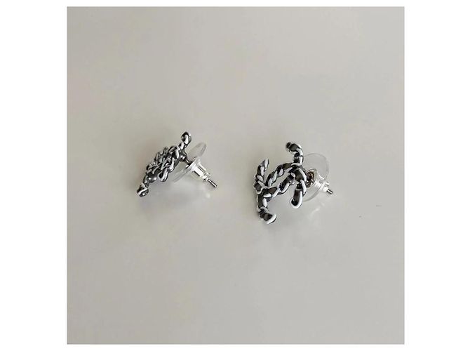 Chanel CC Logo Ohrstecker aus silberfarbenem Metall Weiß Anthrazitgrau - Ansicht 4