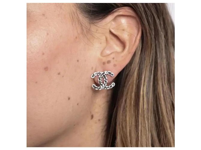 Chanel CC Logo Ohrstecker aus silberfarbenem Metall Weiß Anthrazitgrau - Ansicht 7
