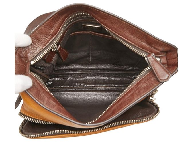Borsa a tracolla Prada con placca logo triangolare Marrone Cammello - vista 8