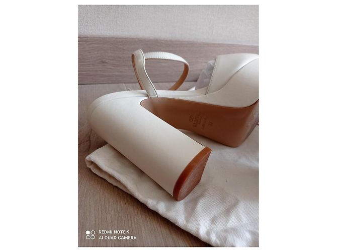 Valentino Garavani Sandali compensati VLogo in pelle bianca Bianco - vista 4