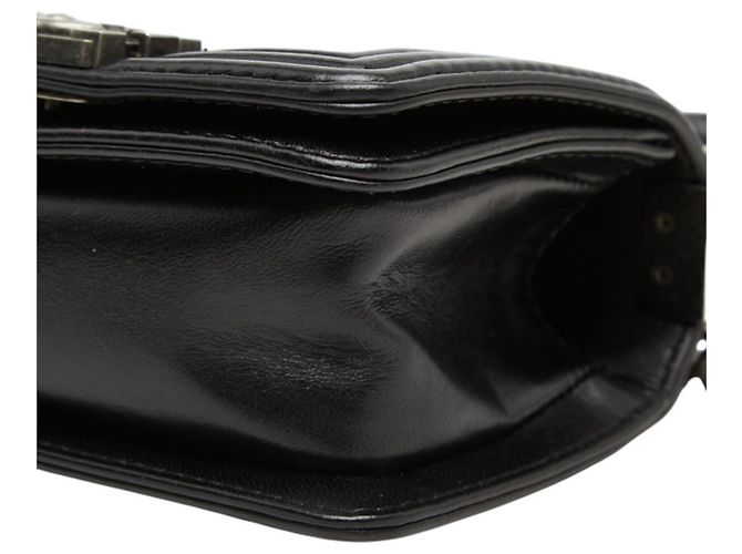 Borsa a tracolla Chanel Boy in pelle nera Nero - vista 4