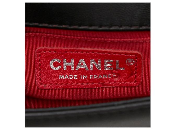 Borsa a tracolla Chanel Boy in pelle nera Nero - vista 8