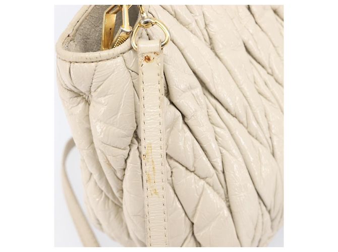 Borsa Miu Miu Matelassé in pelle verniciata 2way White Gold Auth 204394 Bianco D'oro - vista 26