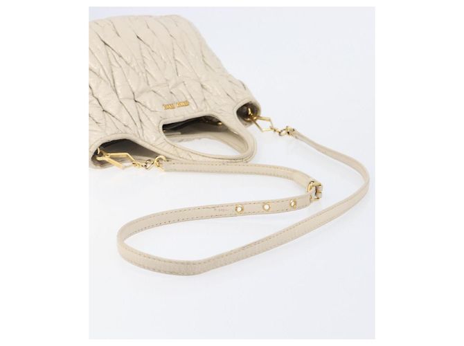 Borsa Miu Miu Matelassé in pelle verniciata 2way White Gold Auth 204394 Bianco D'oro - vista 8