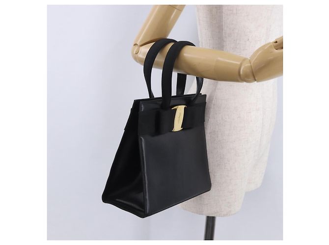 Borsa Salvatore Ferragamo Vala in pelle nera e oro autentica 205098 Nero D'oro - vista 24