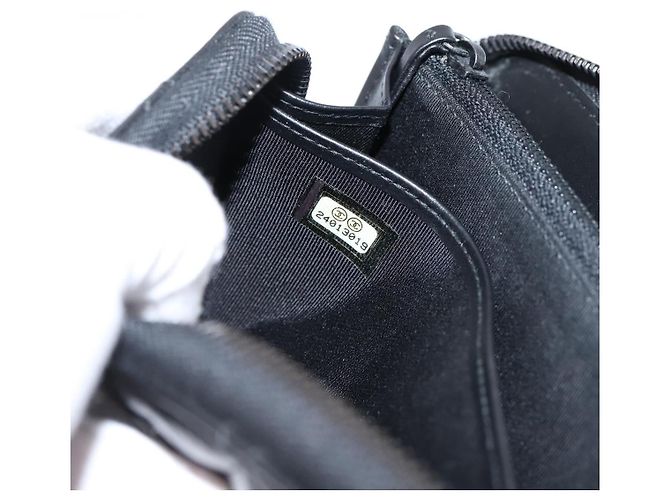 Portafoglio lungo CHANEL Matelasse in pelle nera CC Auth 204111V Nero - vista 10