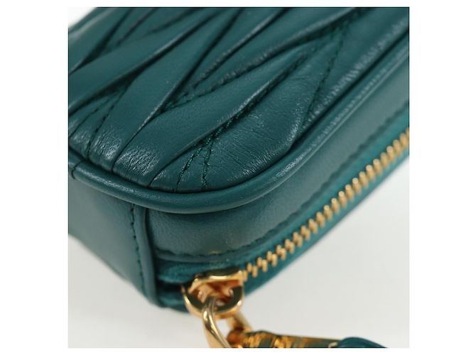 Miu Miu Matelasse Neck Pouch Leather Green Gold Auth 197292M D'oro Verde - vista 18