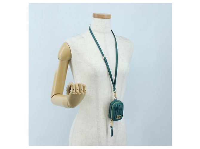 Miu Miu Matelasse Neck Pouch Leather Green Gold Auth 197292M D'oro Verde - vista 27