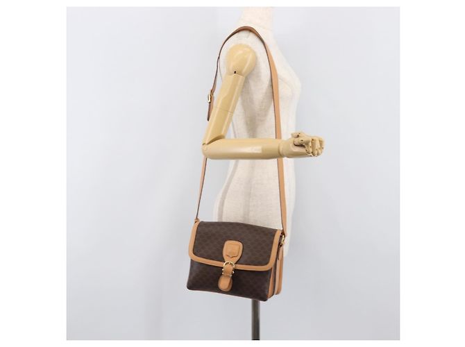 Céline Borsa a tracolla CELINE Macadam Canvas PVC Leather Brown Gold Auth 205135V Marrone D'oro - vista 28