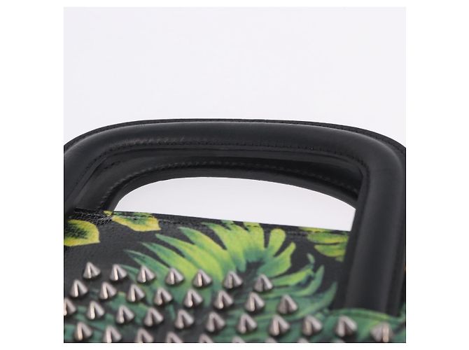 Borsa a pochette Christian Louboutin in pelle nera e argento Auth ka6300A Nero - vista 8