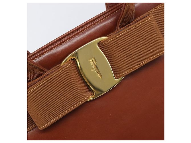 Borsa Salvatore Ferragamo Vala in pelle marrone e oro autentica 205097 D'oro - vista 18