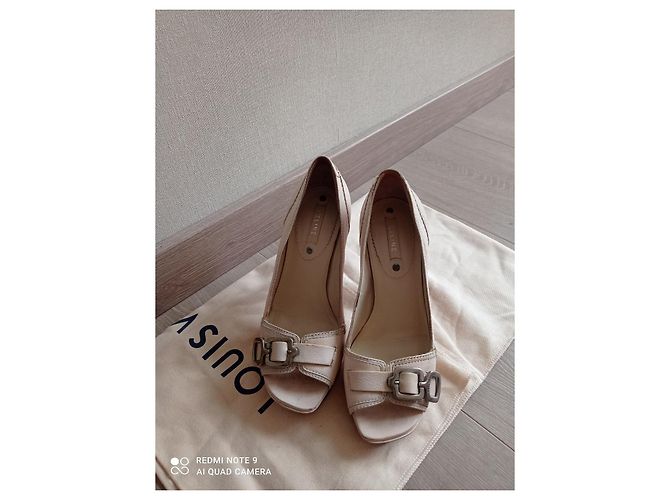 Décolleté Céline in pelle beige con fibbia e punta aperta - vista 4