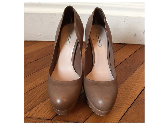 Décolleté Miu Miu taupe T.36,5 Beige - vista 2