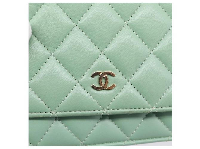 Portafoglio a spalla con catena CHANEL Matelasse in pelle d'agnello verde e oro CC Auth am12655SAM D'oro - vista 20