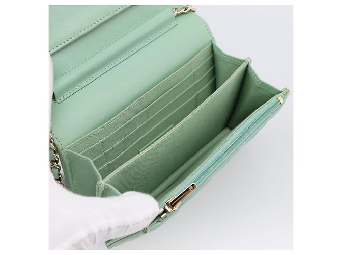 Portafoglio a spalla con catena CHANEL Matelasse in pelle d'agnello verde e oro CC Auth am12655SAM D'oro - vista 21