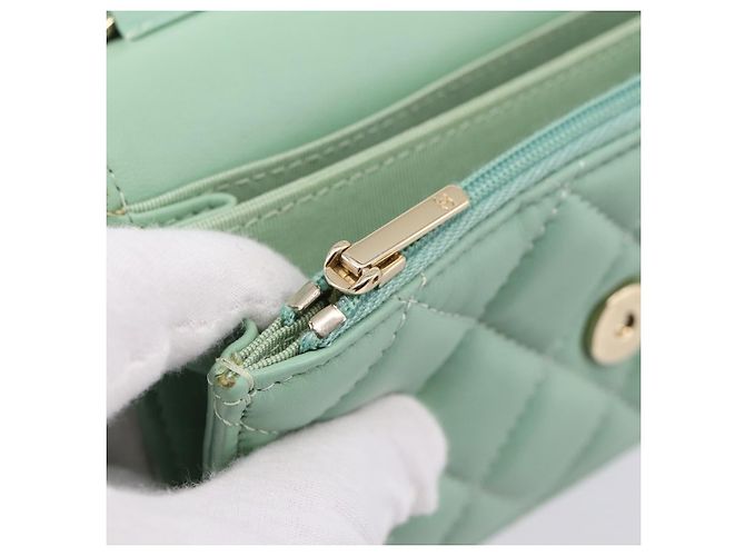 Portafoglio a spalla con catena CHANEL Matelasse in pelle d'agnello verde e oro CC Auth am12655SAM D'oro - vista 28