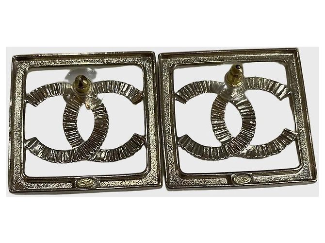 Brincos Chanel maxi CC Dourado - vista 2