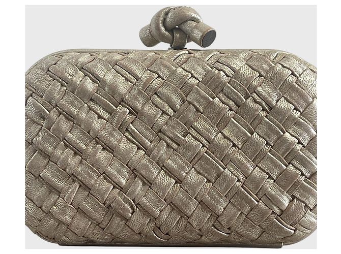 Minaudière Bottega Veneta champagne D'oro - vista 3