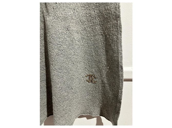 Sciarpa Chanel grigia in lana e seta con logo CC in cristallo Grigio - vista 2