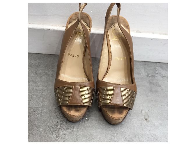 Décolleté Christian Louboutin camel T.37,5 Cammello - vista 2