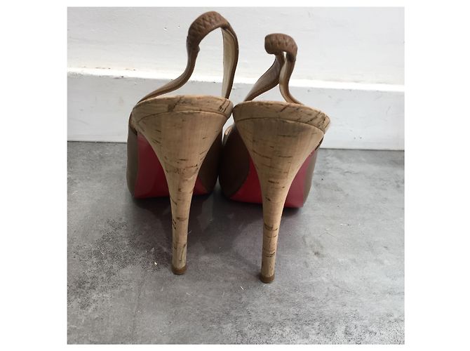 Décolleté Christian Louboutin camel T.37,5 Cammello - vista 4