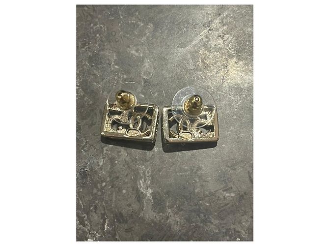 Brincos Chanel 5 Dourado - vista 3