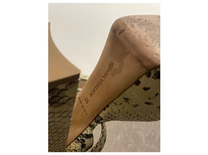 Sandalias Bottega Veneta python T.38 Amarillo - vista 9