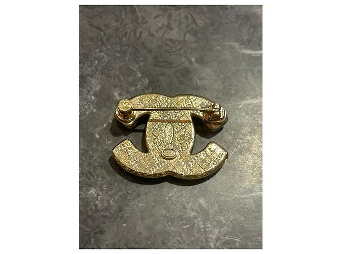 Broche Chanel dorada de metal Dorado - vista 4