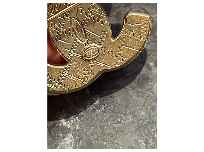 Broche Chanel dorada de metal Dorado - vista 5