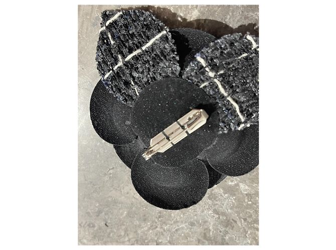 Spilla Chanel Camélia Nero - vista 5