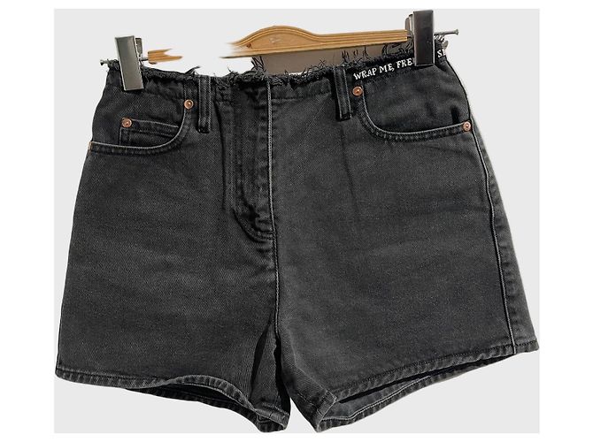 Valentino Garavani Shorts Valentino noir T.36 Nero - vista 2