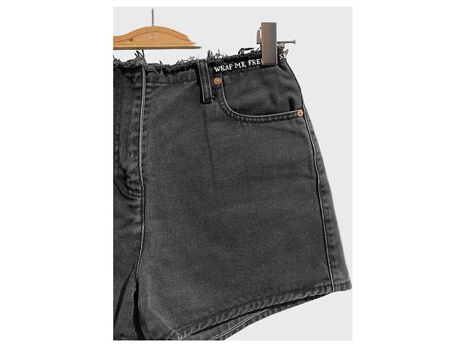 Valentino Garavani Shorts Valentino noir T.36 Nero - vista 3