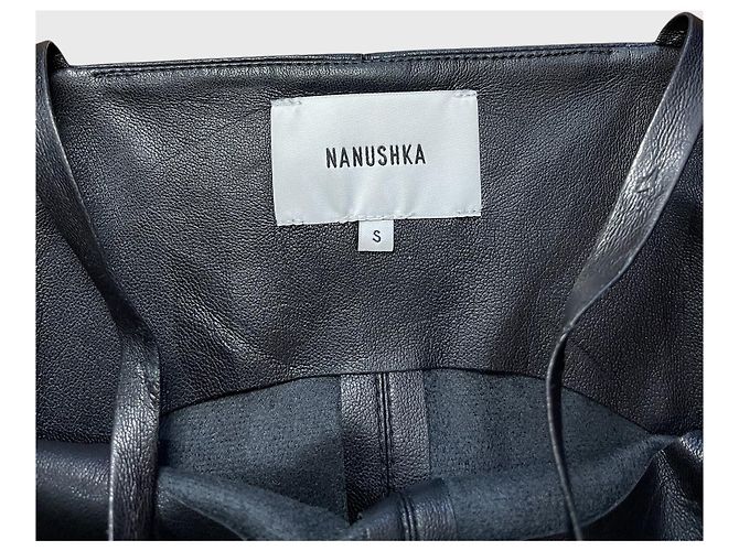 Top Nanushka negro T. S - vista 4