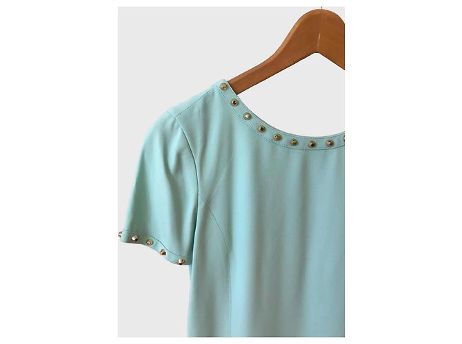 Versace Kleid aus mintgrünem Jersey mit Nieten-Details - Ansicht 2