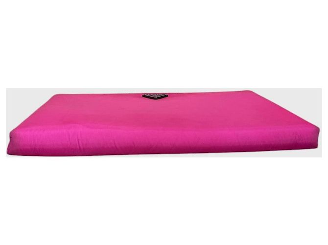 Clutch Prada in nylon rosa con logo triangolare - vista 4