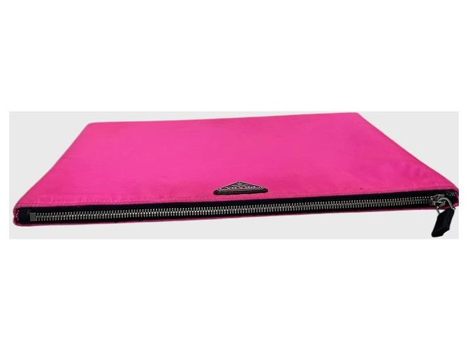 Clutch Prada in nylon rosa con logo triangolare - vista 5