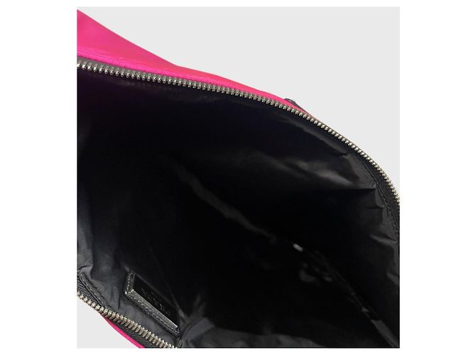 Clutch Prada in nylon rosa con logo triangolare - vista 8