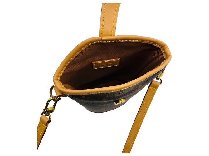 Louis Vuitton Fold Me Pouch Handtasche aus braunem Monogram Canvas - Ansicht 7