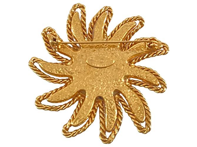 Spilla Chanel CC placcata oro con motivo sole D'oro - vista 3