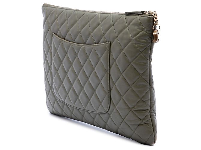 Clutch Chanel Large Quilted Lambskin Cuba La Habana O Case Verde - vista 2