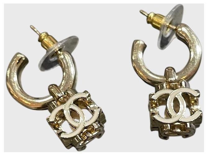 Orecchini Chanel a cerchio cubo D'oro - vista 2