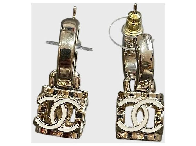 Orecchini Chanel a cerchio cubo D'oro - vista 3